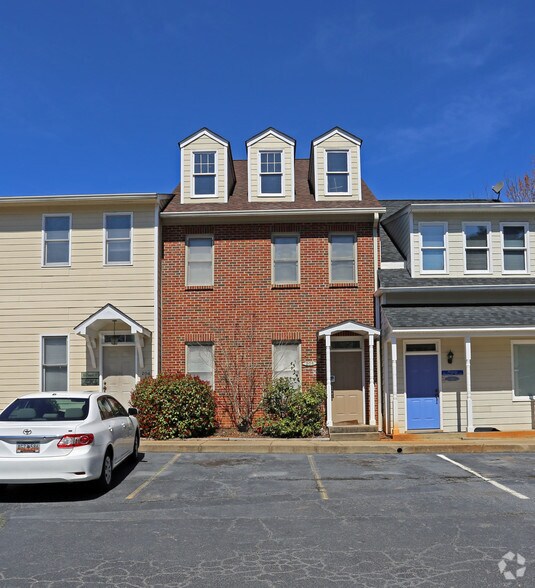 205 Jamestown Sq, Columbia, SC à louer - Photo du bâtiment - Image 3 de 9