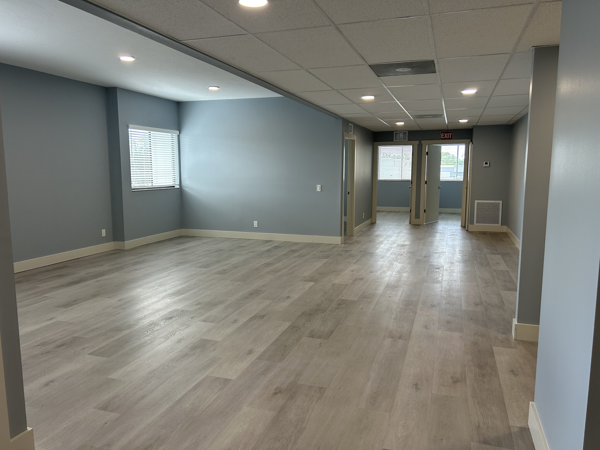 1877 Northgate Blvd, Sarasota, FL for lease Interior Photo- Image 1 of 19