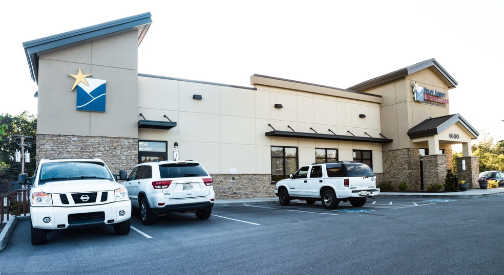 4604 Fort Henry Dr, Kingsport, TN for sale - Primary Photo - Image 1 of 1