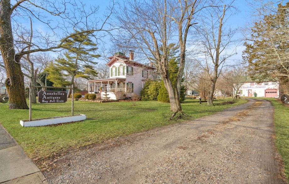 449 Montauk Hwy, East Moriches, NY for sale - Building Photo - Image 2 of 8