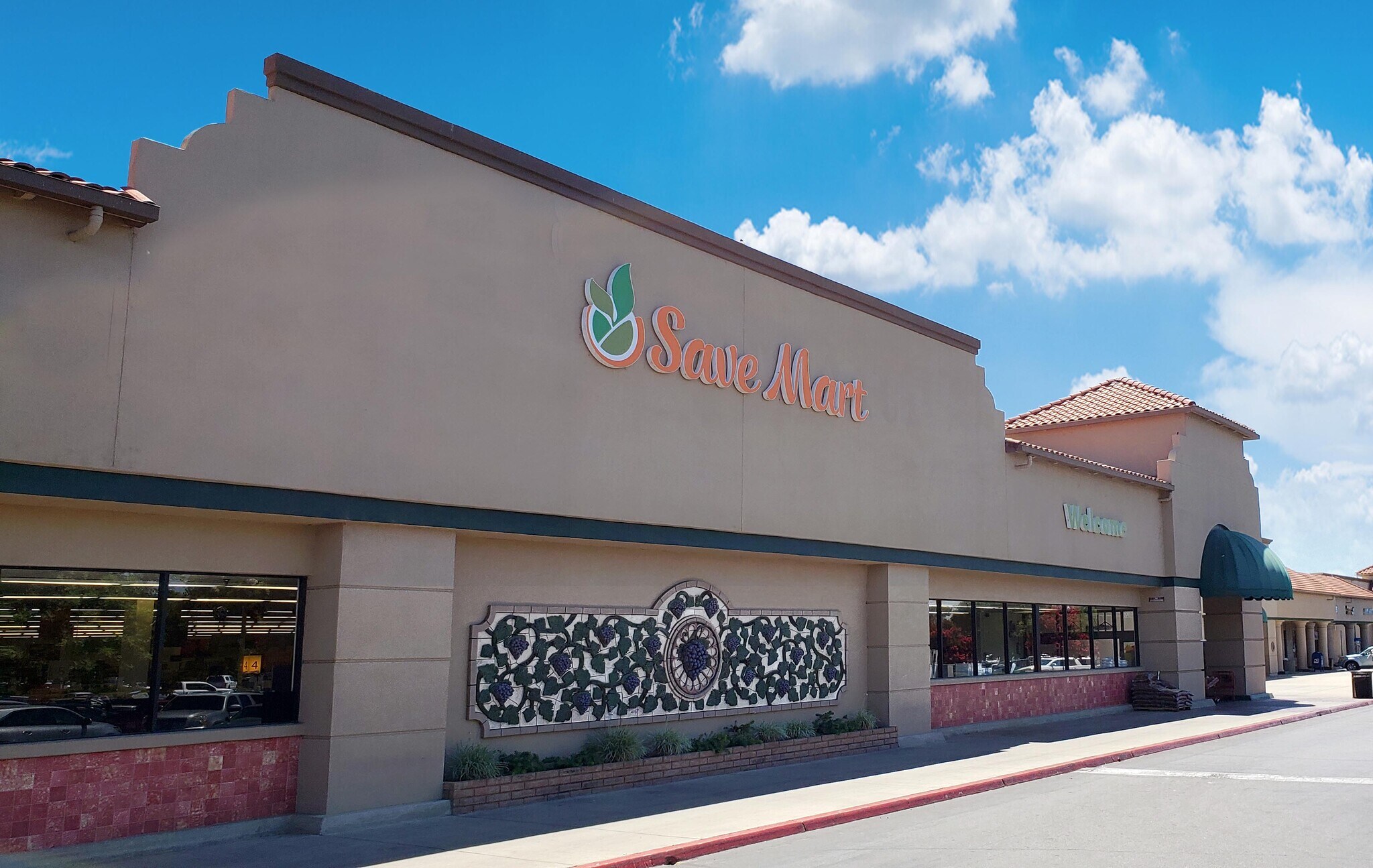 1447-1591 E Noble Ave, Visalia, CA for lease Primary Photo- Image 1 of 7