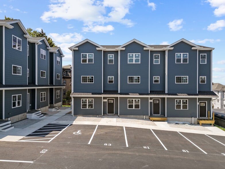 75-81 Hunter St, Fall River, MA for sale - Primary Photo - Image 1 of 12