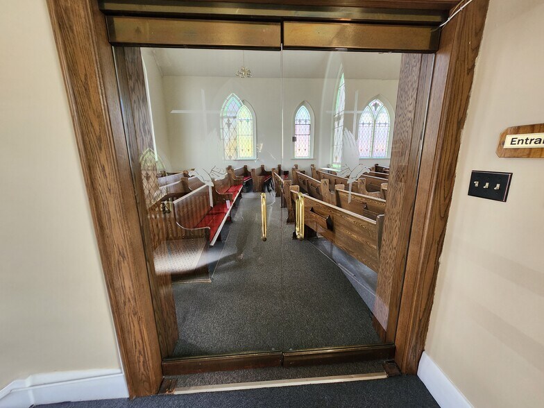 977 Oxford St E, London, ON à louer - Photo du bâtiment - Image 3 de 9