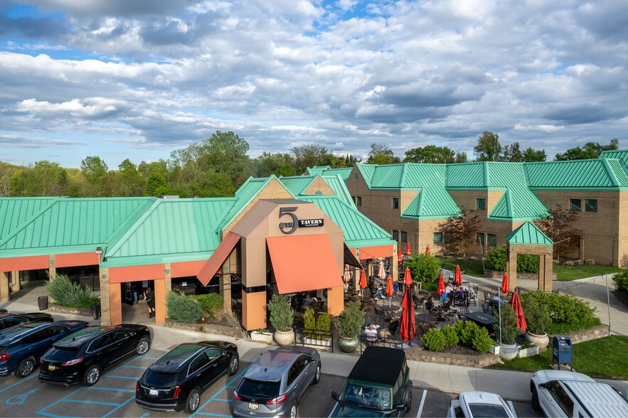 7210 N Main St, Clarkston, MI à louer - Photo du bâtiment - Image 2 de 32