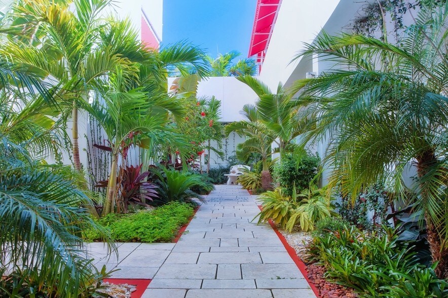 6950 Cypress Rd, Plantation, FL à louer - Photo du bâtiment - Image 2 de 12