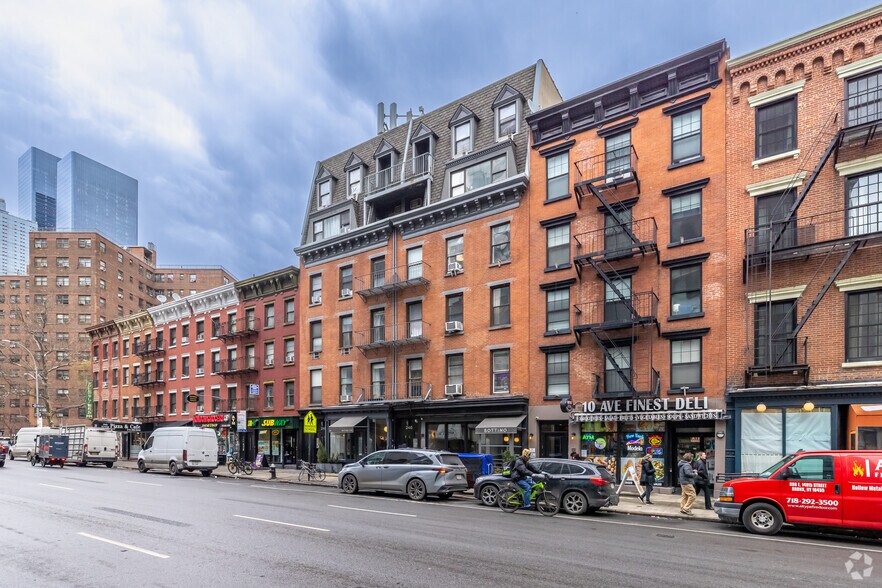 246 10th Ave, New York, NY à vendre - Photo du bâtiment - Image 3 de 4