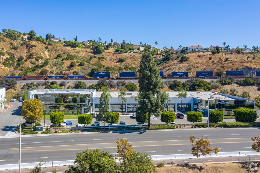 23001-23101 La Palma Ave, Yorba Linda, CA à louer - Photo du bâtiment - Image 2 de 15