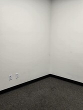 10 Strecker Rd, Ellisville, MO à louer Photo intérieure- Image 2 de 4