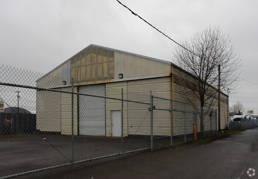 2400 OR-99 Hwy, Eugene, OR for sale - Building Photo - Image 2 of 2