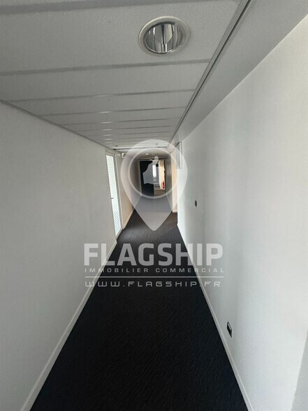 Office in Pantin for lease - Building Photo - Image 2 of 9