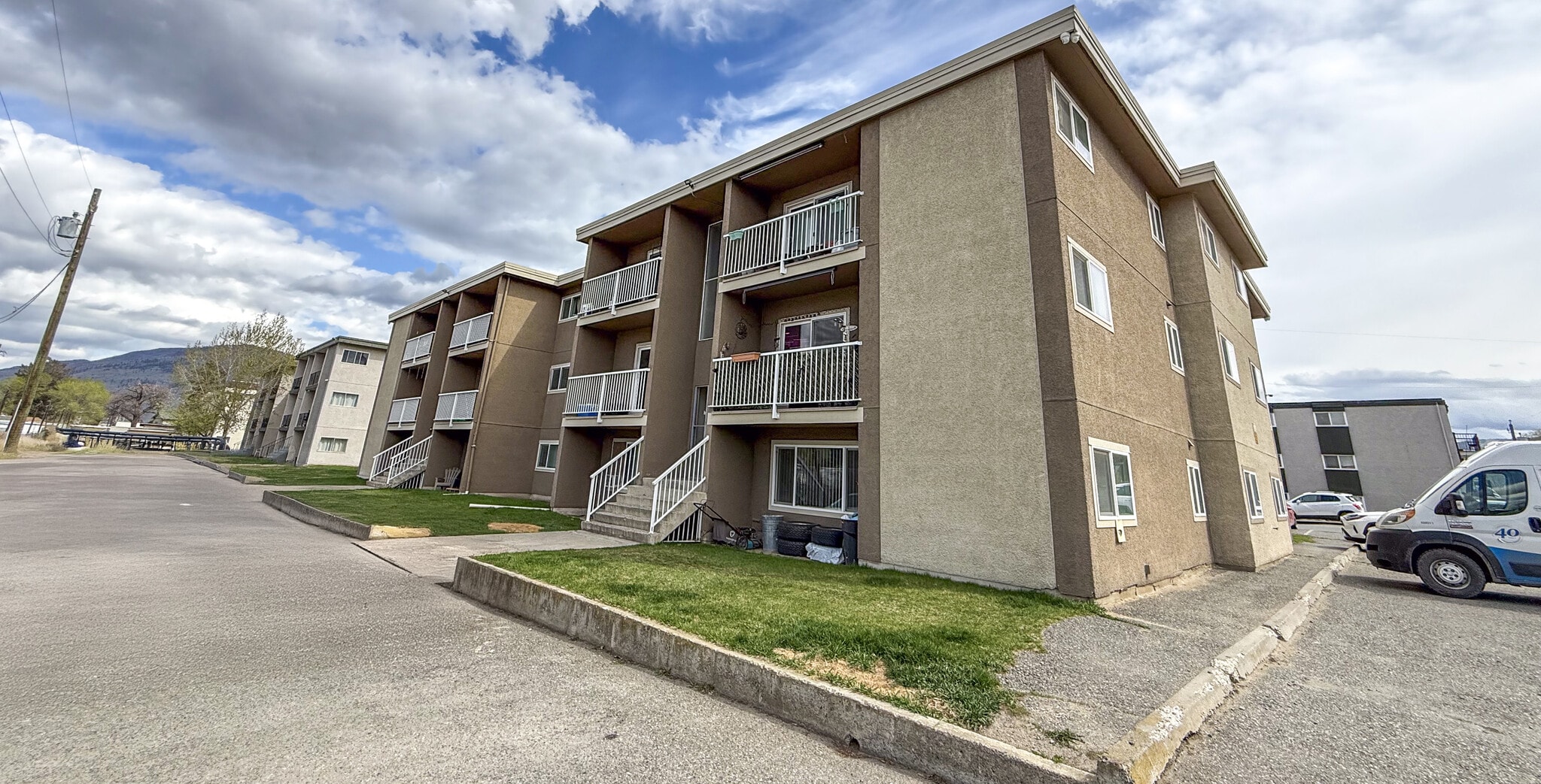 190-200 Carson Cres, Kamloops, BC à vendre Photo du bâtiment- Image 1 de 4