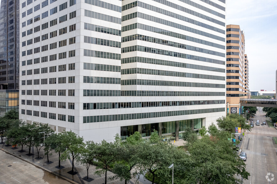 1001 Fannin St, Houston, TX for lease - Building Photo - Image 1 of 9