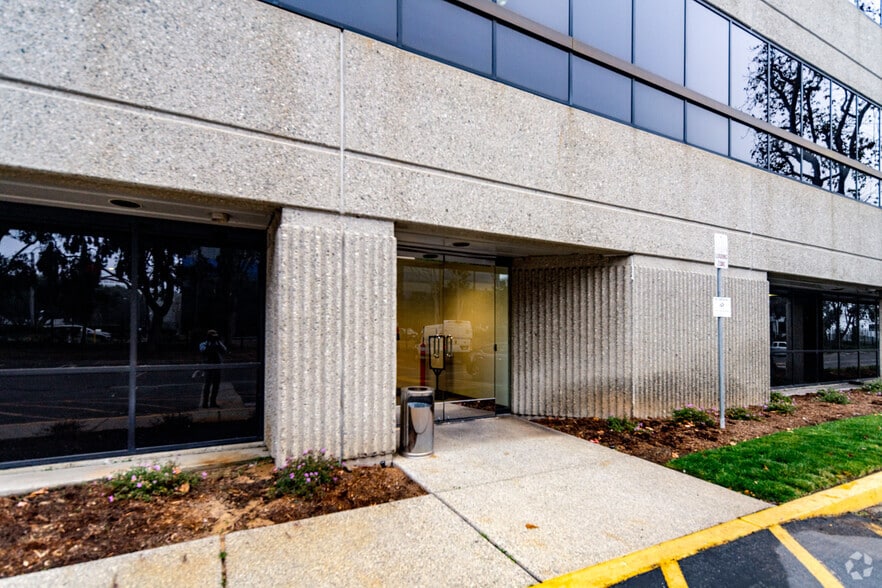 550 Continental Blvd, El Segundo, CA for lease - Building Photo - Image 2 of 3