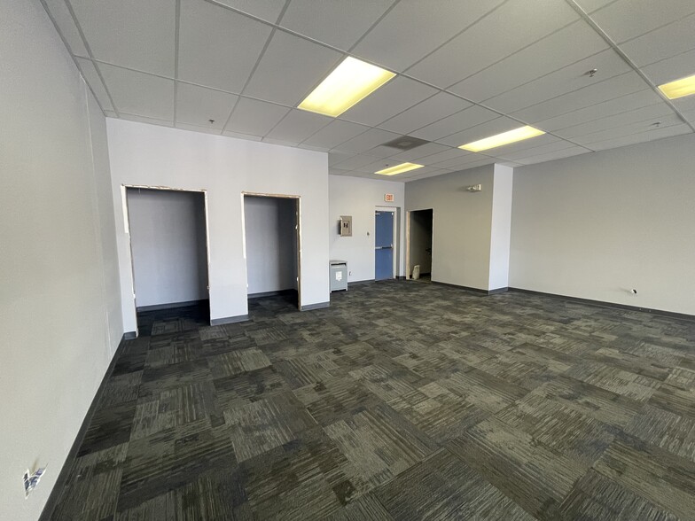 1303-1383 E Pershing Rd, Decatur, IL for lease - Interior Photo - Image 3 of 9