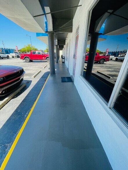 3937-3957 Broadway Ave, Fort Myers, FL à vendre - Photo du bâtiment - Image 3 de 41