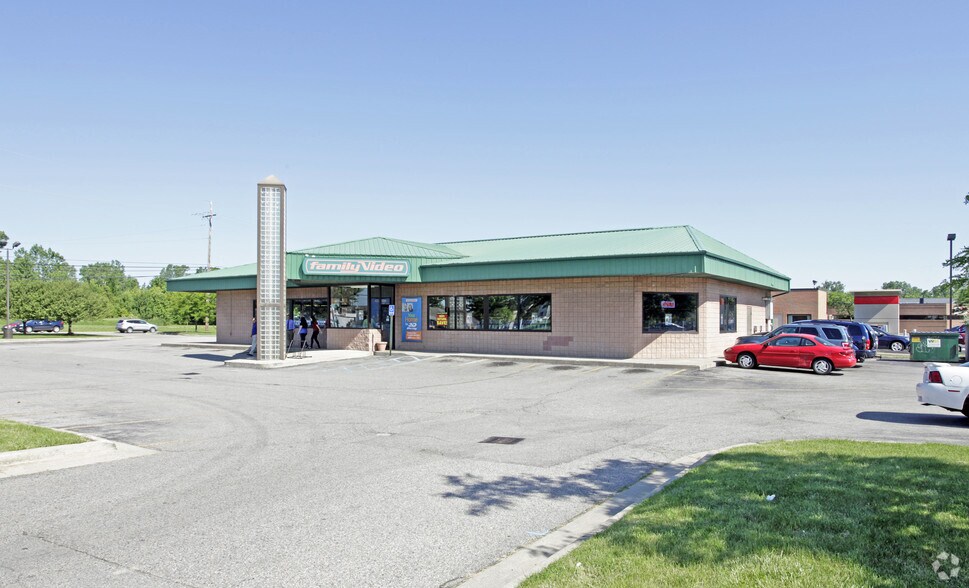 39036 Dequindre Rd, Sterling Heights, MI à louer - Photo du bâtiment - Image 2 de 3