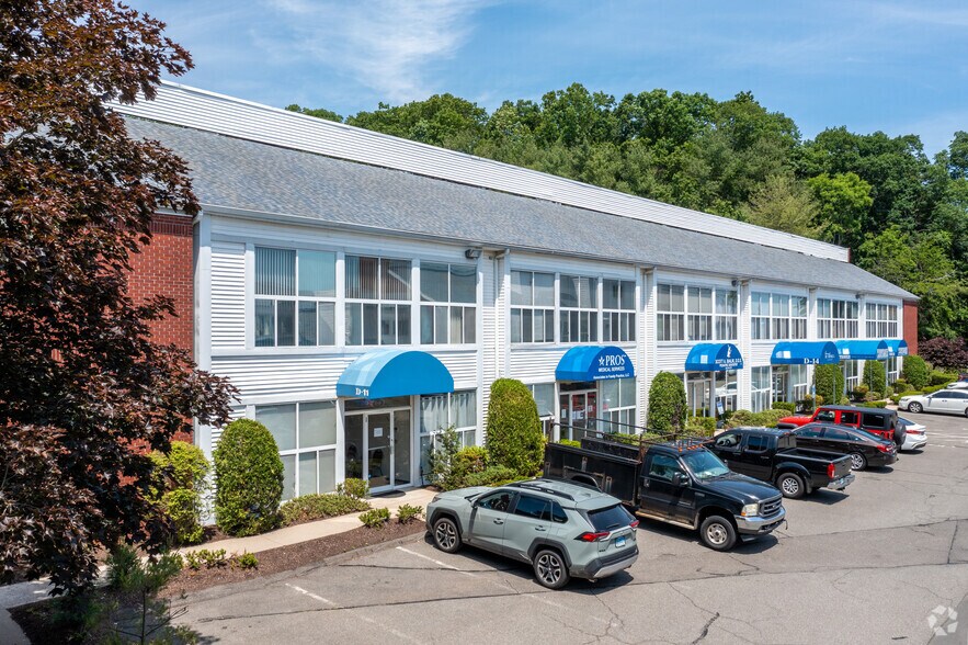 246 Federal Rd, Brookfield, CT à vendre - Photo du bâtiment - Image 3 de 5