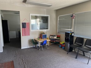 930 W Newgrove St, Lancaster, CA for lease Interior Photo- Image 2 of 3