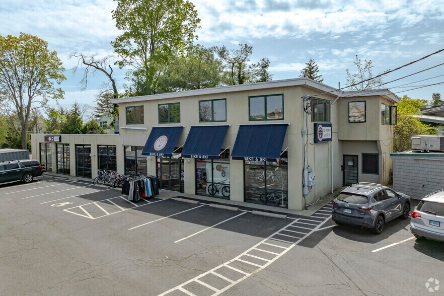 1554 Post Rd E, Westport, CT à vendre - Photo principale - Image 1 de 5