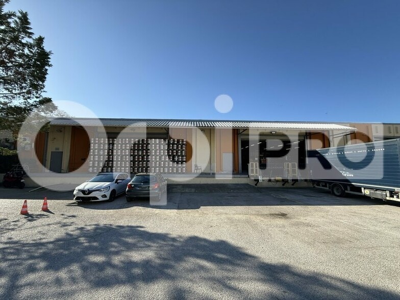 Flex in Marseille for sale - Building Photo - Image 3 of 12