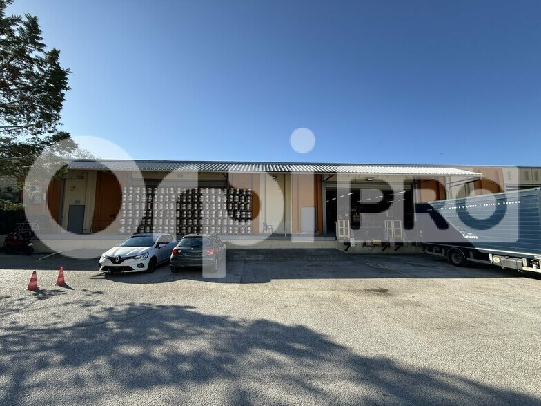 Local d'activités dans Marseille à vendre - Photo du bâtiment - Image 3 de 12