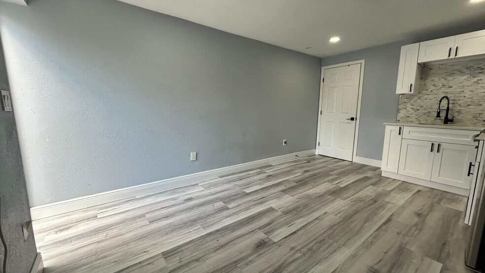 420 Auburn Dr, Daytona Beach, FL à vendre - Photo du bâtiment - Image 3 de 5