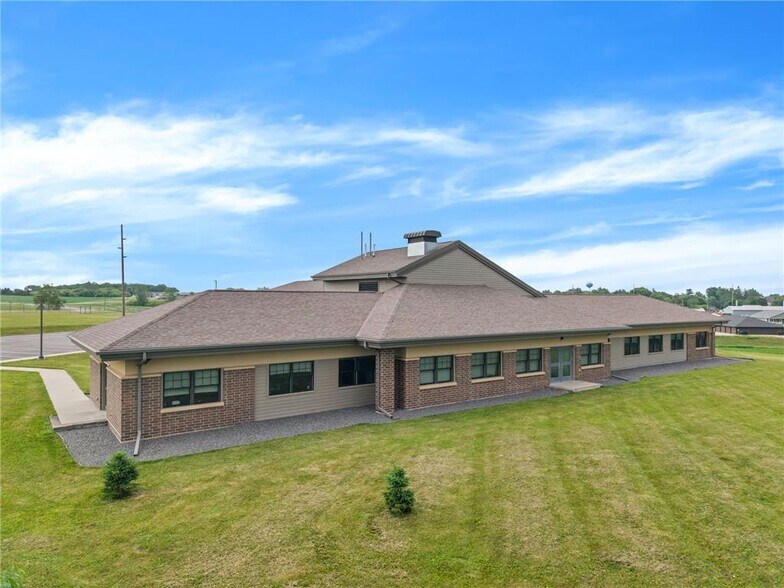 1004 N Loeffler Ave, Caledonia, MN à vendre - Photo du bâtiment - Image 2 de 13