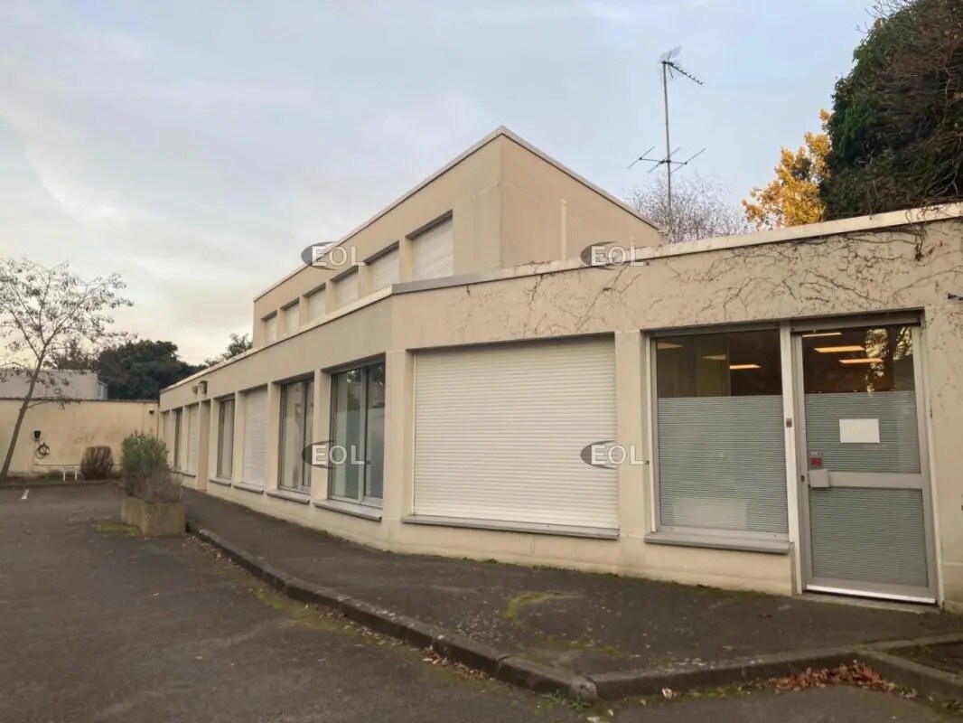 Office in Saint-Maur-des-Fossés for sale Building Photo- Image 1 of 6