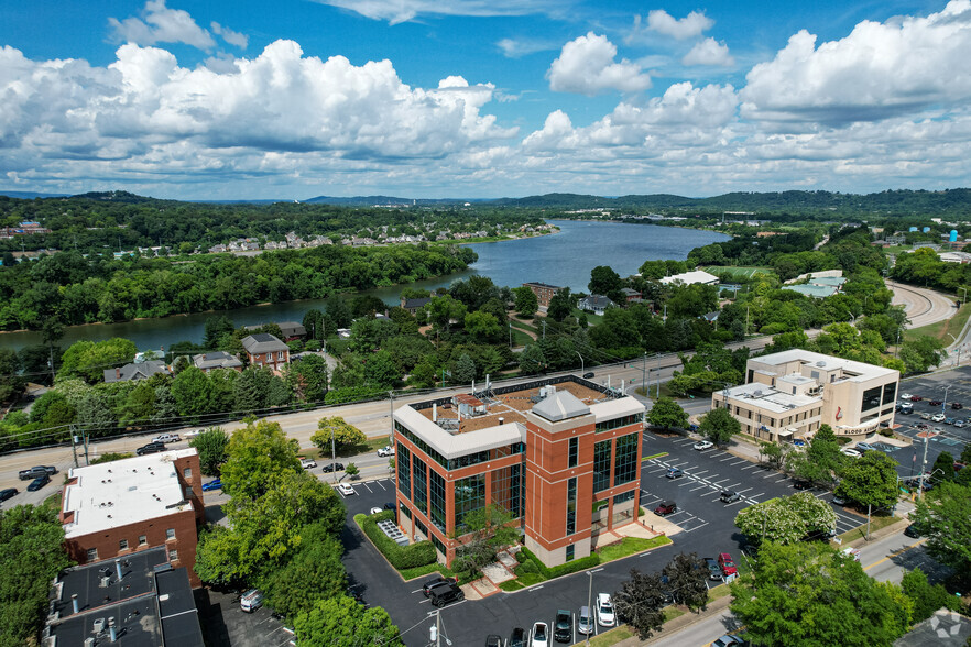 651 E 4th St, Chattanooga, TN for lease - Aerial - Image 2 of 14