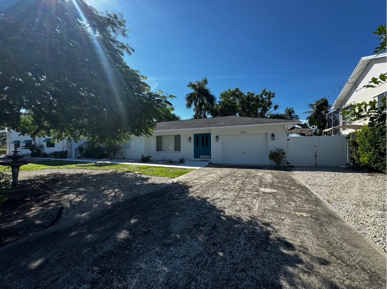 3350 Bayshore Dr, Naples, FL à vendre - Photo du bâtiment - Image 3 de 10