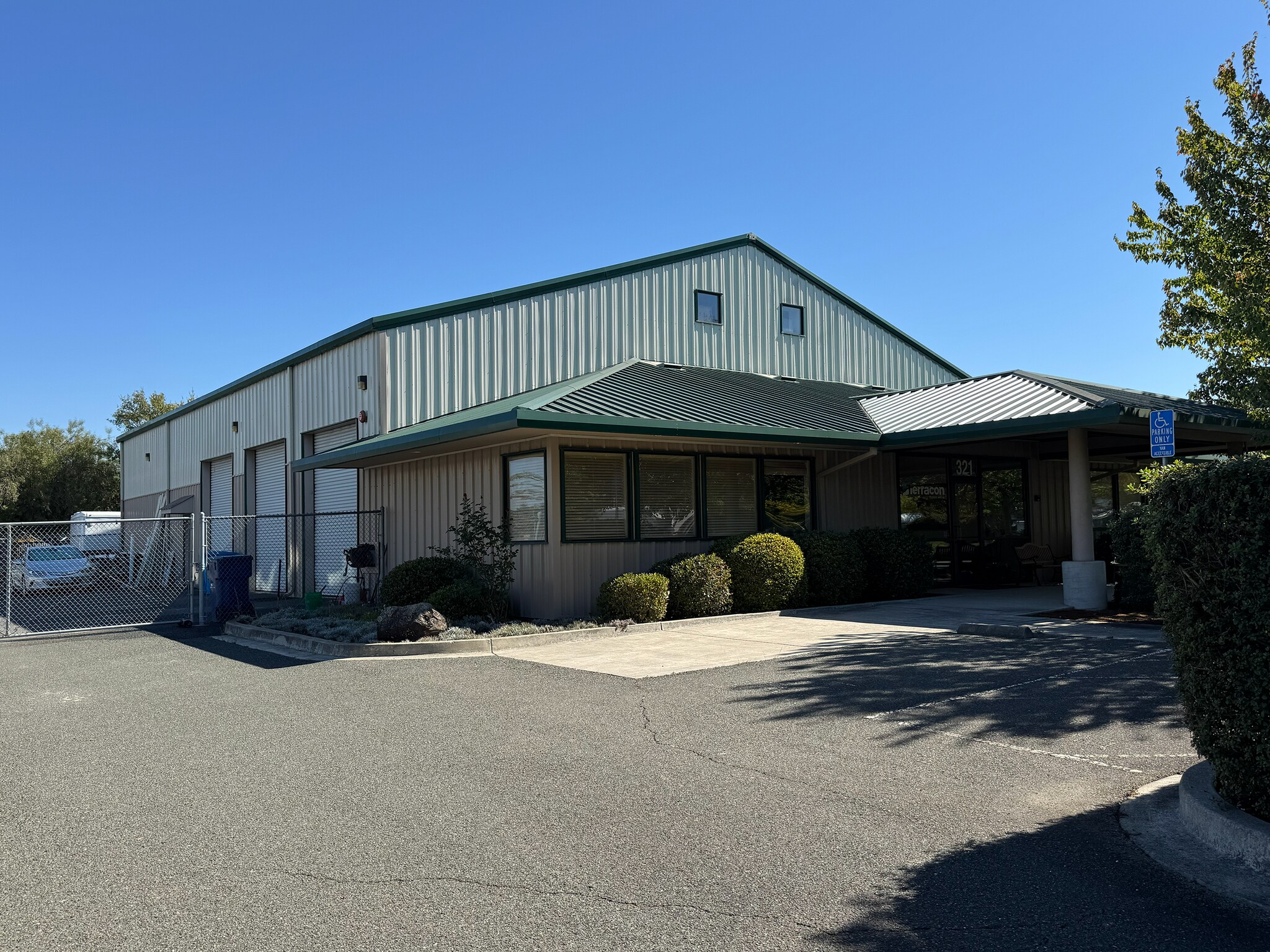 321 Blodgett St, Cotati, CA à louer Photo principale- Image 1 de 7