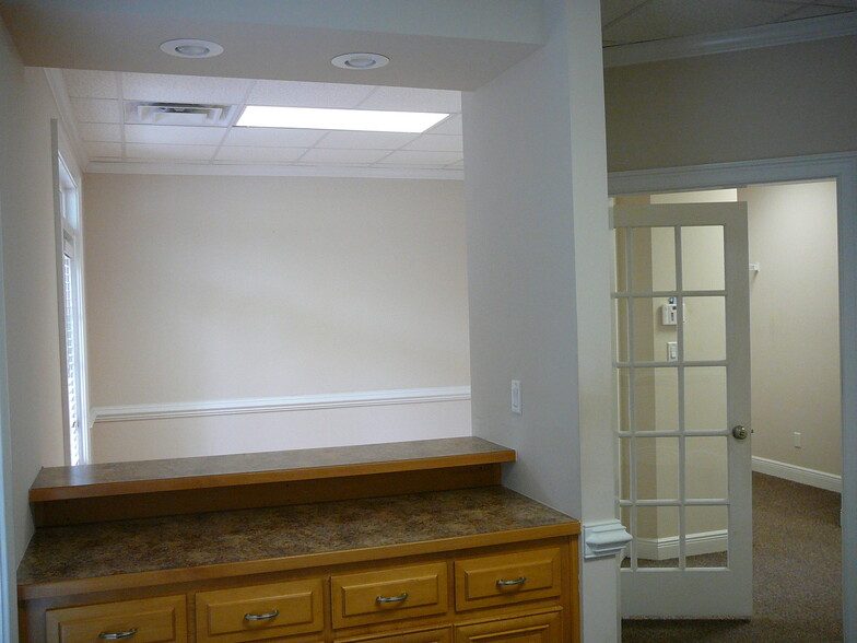 2410 Bemiss Rd, Valdosta, GA for lease - Building Photo - Image 3 of 14