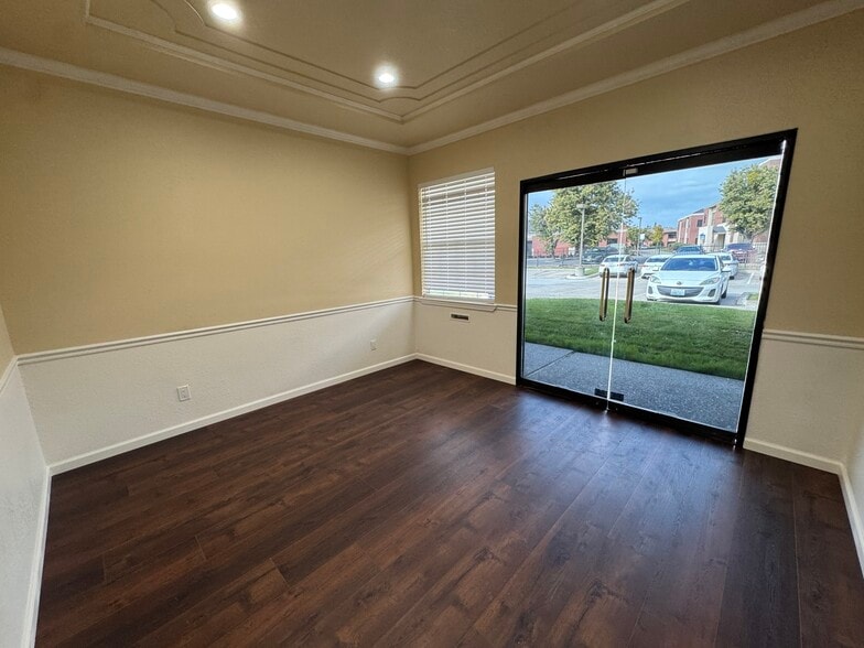 7400 Shoreline Dr, Stockton, CA à louer - Photo du bâtiment - Image 3 de 7