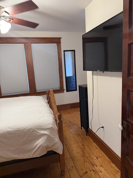 546 Broadway, Bangor, ME à louer - Photo du bâtiment - Image 3 de 37