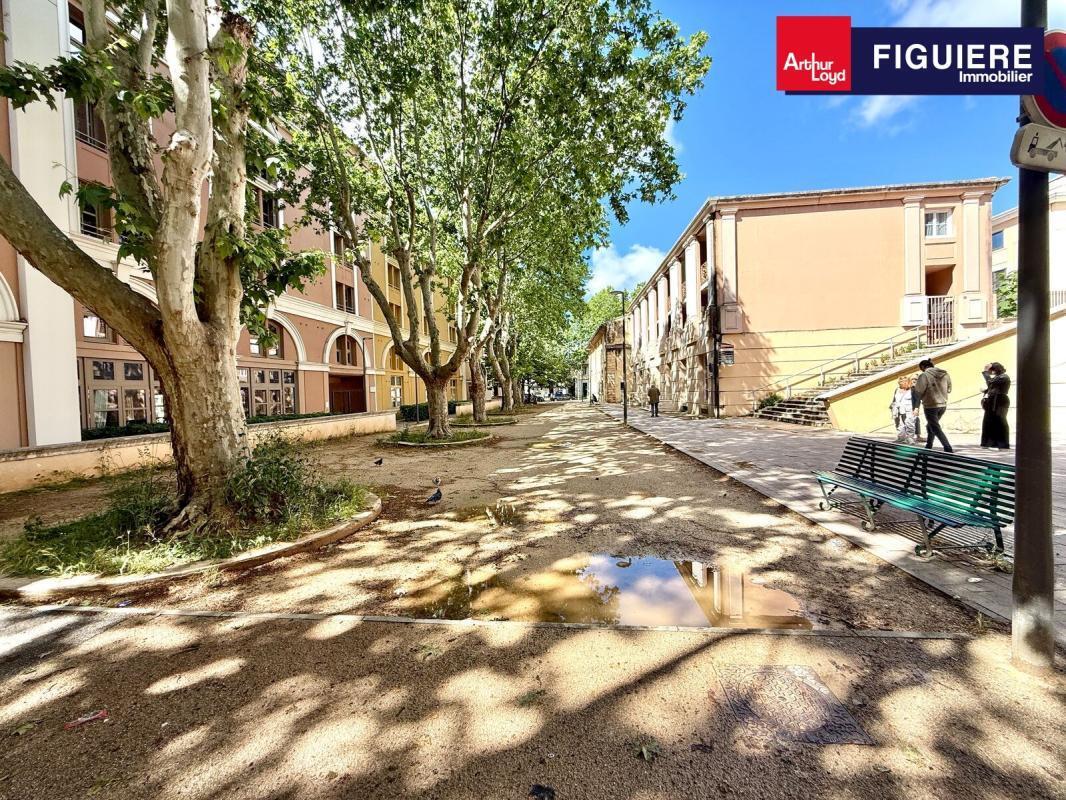 Office in Aix-en-Provence for sale Building Photo- Image 1 of 9