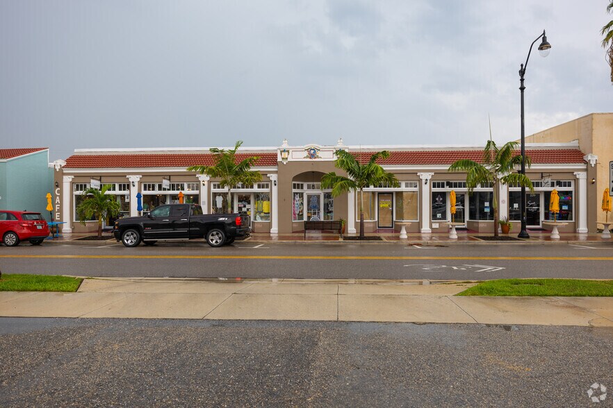 229-239 Miami Ave W, Venice, FL à louer - Photo du bâtiment - Image 2 de 3
