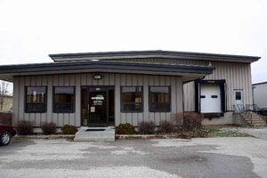 Plus de détails pour 403 W 1st St, Wilton, IA - Industriel à louer