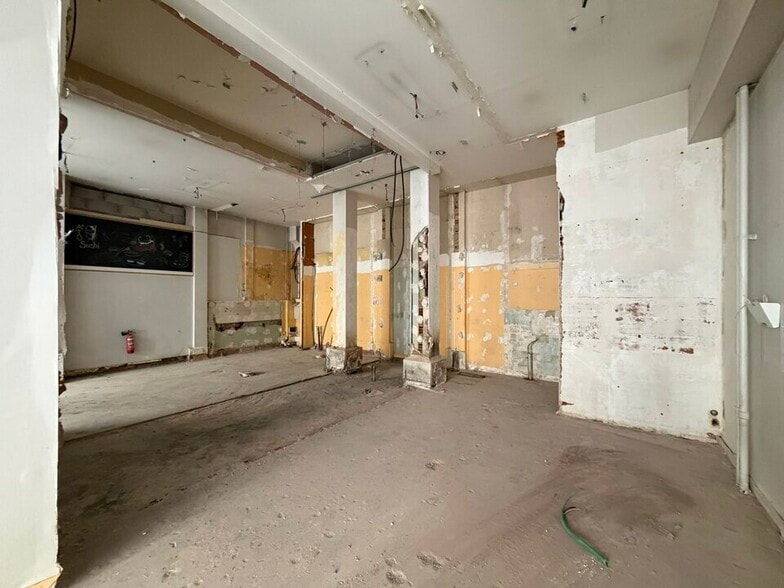 16 Rue Paul Verlaine, Villeurbanne for lease - Interior Photo - Image 3 of 9