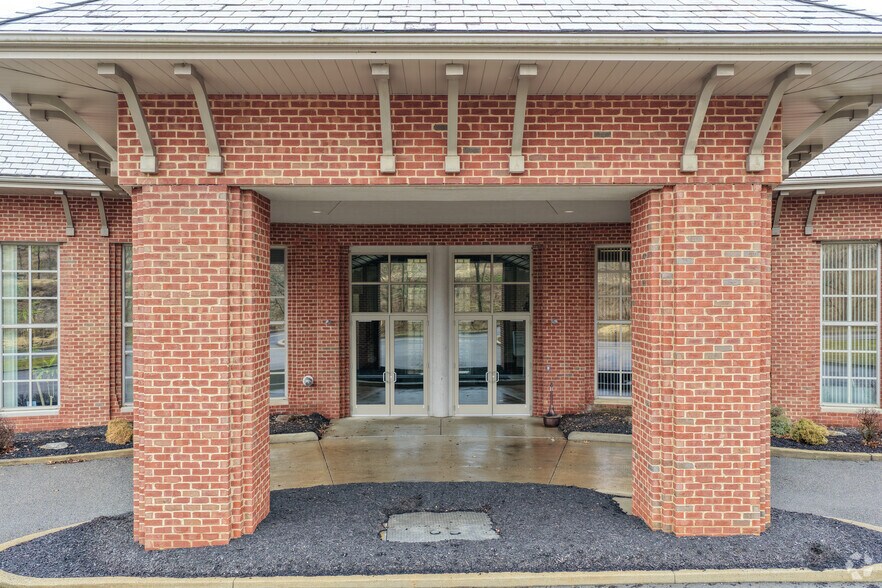 171 Hillpointe Dr, Canonsburg, PA à louer - Photo du bâtiment - Image 2 de 4