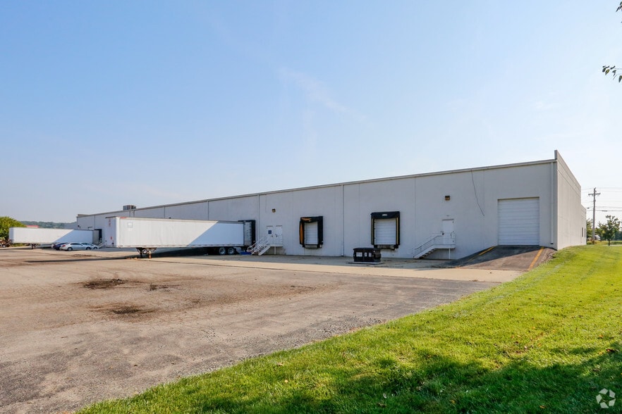 5635-5653 Union Centre Dr, West Chester, OH for lease - Building Photo - Image 3 of 12