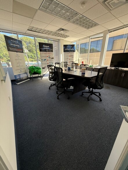 150 Woodbury Rd, Woodbury, NY for lease - Building Photo - Image 3 of 19