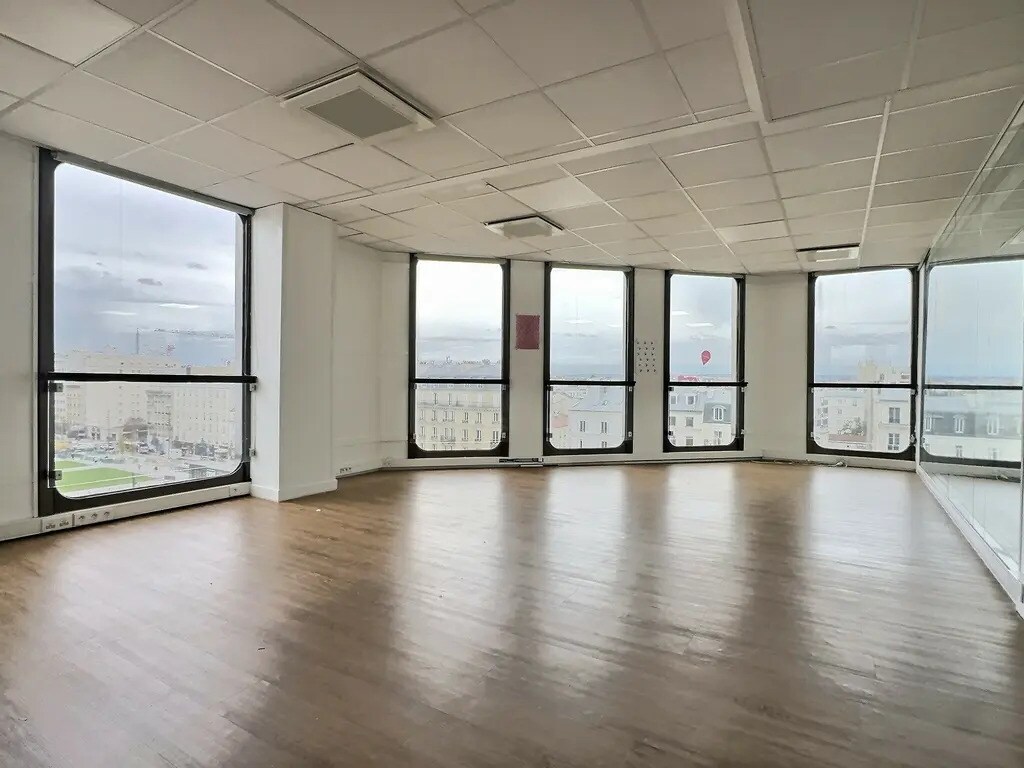 Office in Neuilly-sur-Seine for lease Building Photo- Image 1 of 12
