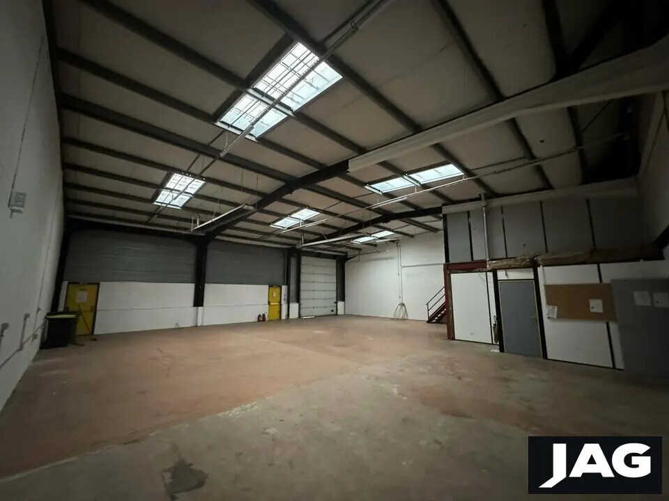 Flex dans Vaulx-en-Velin à louer Photo du bâtiment- Image 1 de 6