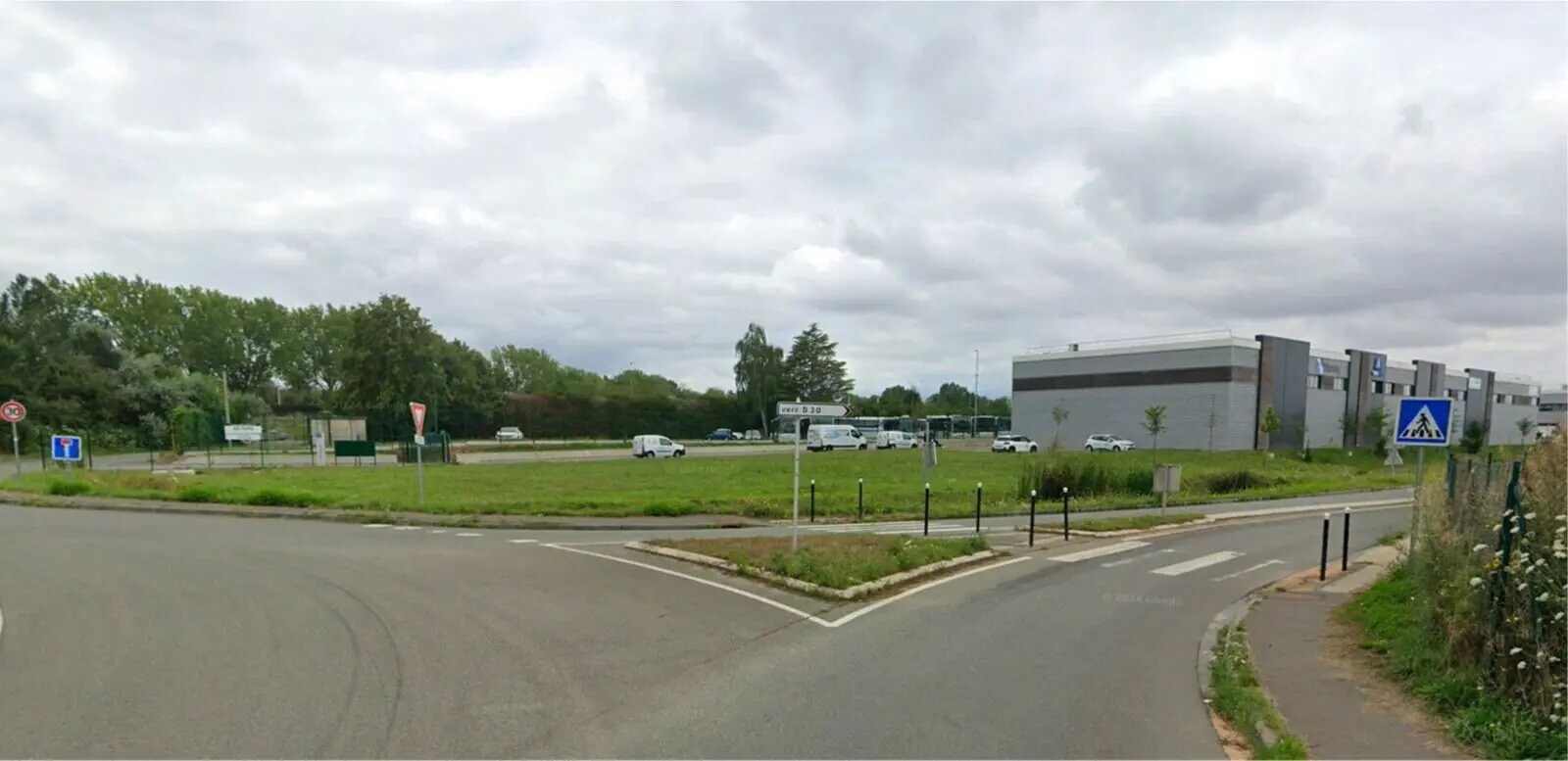 Local d'activités dans Plaisir à vendre Photo du bâtiment- Image 1 de 14