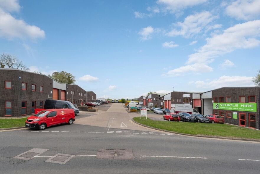 Field End, Long Crendon for lease - Building Photo - Image 3 of 6