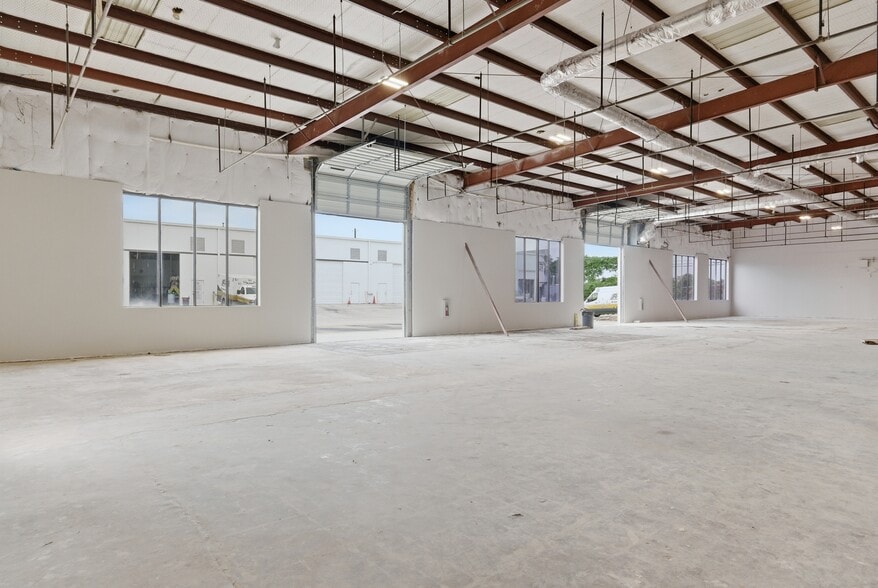 4100 Ed Bluestein Blvd, Austin, TX for lease - Interior Photo - Image 3 of 8