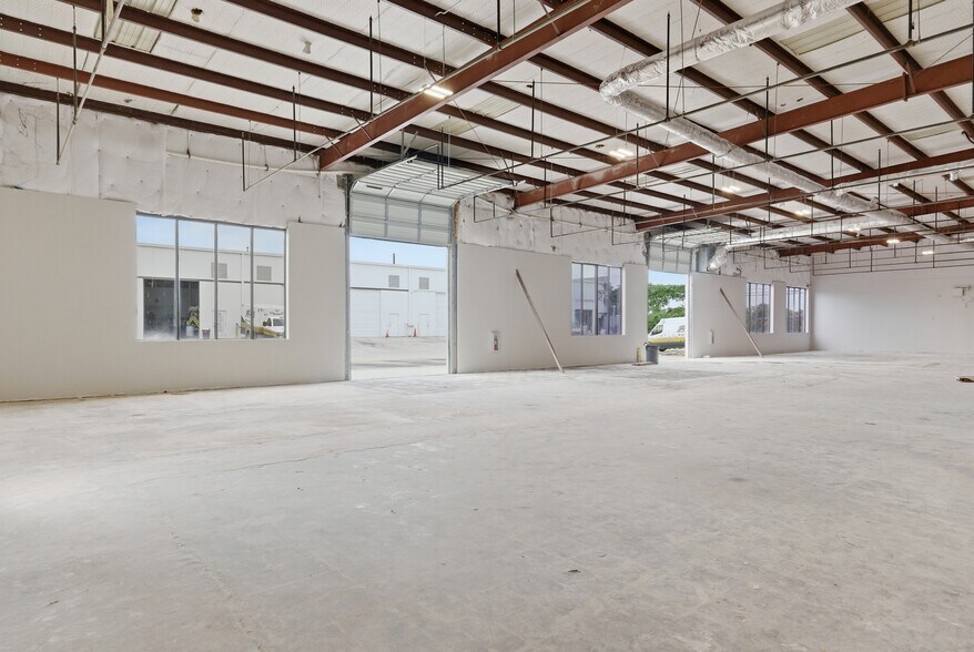 4100 Ed Bluestein Blvd, Austin, TX à louer - Photo intérieure - Image 3 de 8