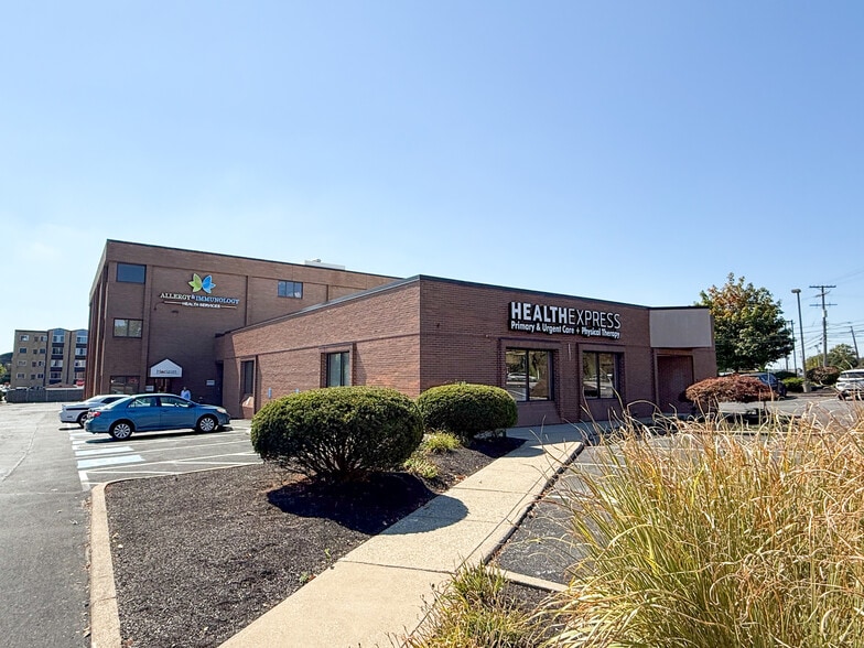25757-25761 Lorain Rd, North Olmsted, OH for lease - Building Photo - Image 1 of 2