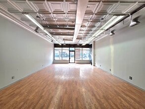 3411 N Milwaukee Ave, Chicago, IL à louer Photo intérieure- Image 2 de 10