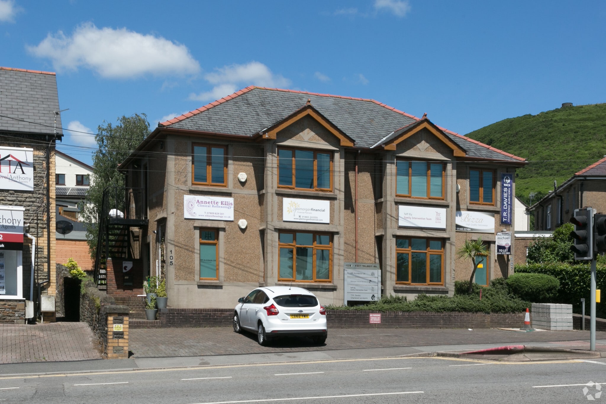 107 Talbot Rd, Pontyclun for lease Primary Photo- Image 1 of 3